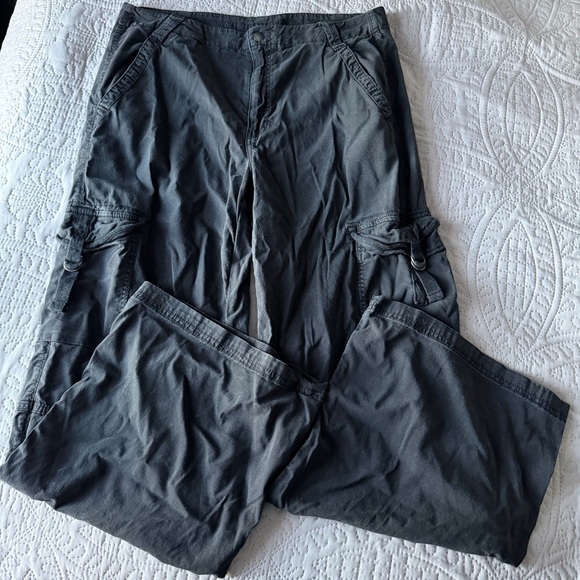 American Eagle | Dreamy Drape Super High Rise Baggy Wide Leg Cargo Jeans Black - Picture 3 of 6